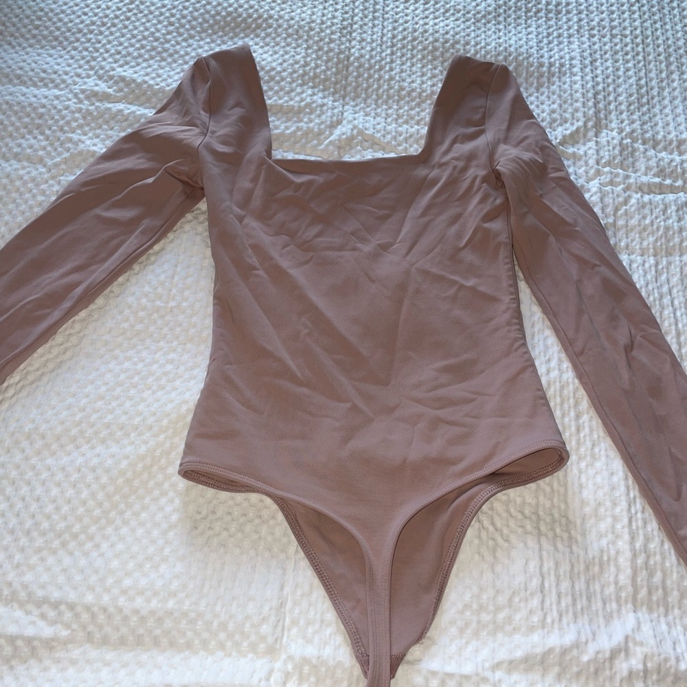 Aritzia Mauve Long Sleeve Bodysuit in Blush